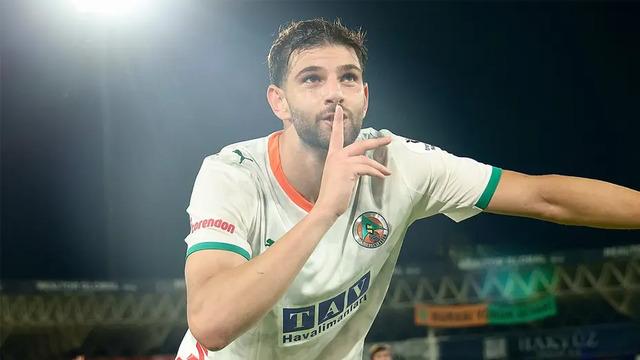 Beşiktaş Ümit Akdağ Transferiyle Savunma Hattını Güçlendiriyor