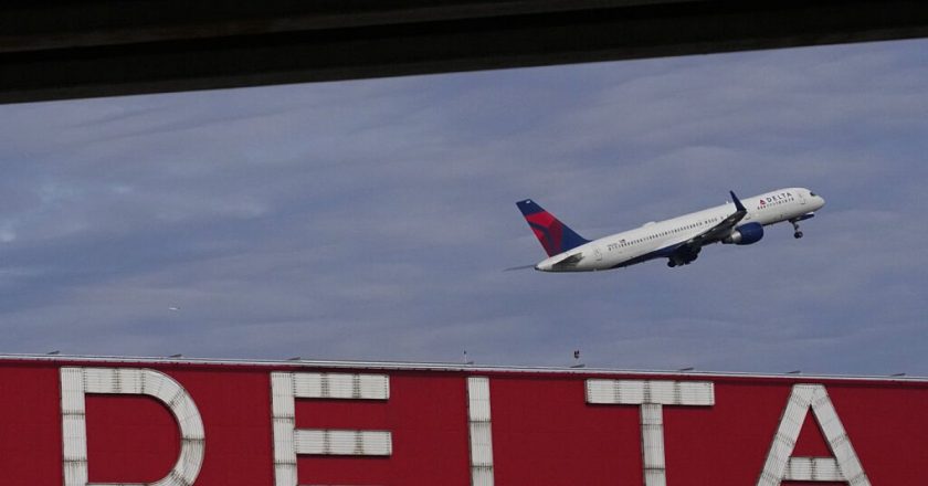 Yolcuların üzerine larva “yağmur” yağması Delta Havayolları uçağının geri dönmesine neden oldu