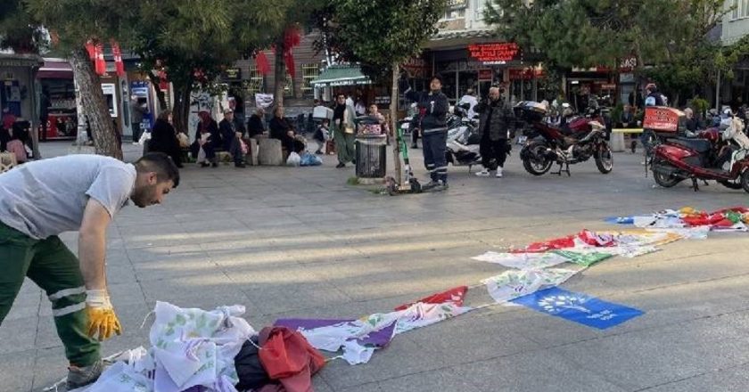 İstanbul'da siyasi partilerin pankart ve bayrakları toplandı – Son Dakika Türkiye Haberleri