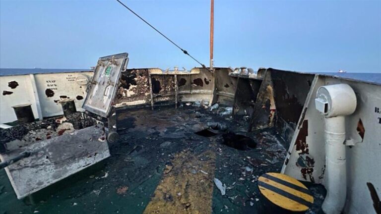 5 Türk, Gazze’ye yardım getirdikçe saldırıya uğrayan gemideki ülkeye geri döndü