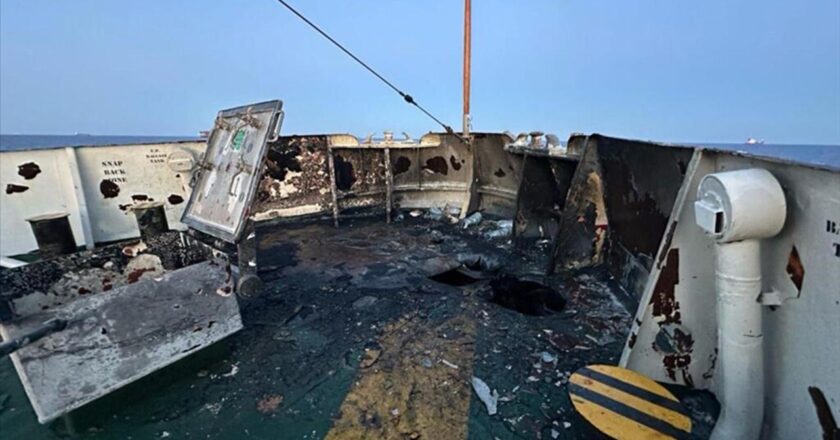5 Türk, Gazze’ye yardım getirdikçe saldırıya uğrayan gemideki ülkeye geri döndü