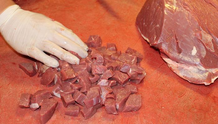 Kurban eti sofrada şifa da olabilir, tehlike de! Bayramda sağlıklı kalmanın sırrı nedir? Kurban eti nasıl pişirilmelidir? Uzmanlardan öneriler…