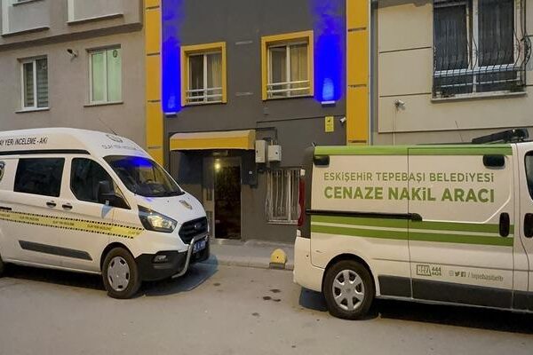 Eskişehir’de Irak uyruklu şahıs apartman merdivenlerinde ölü bulundu