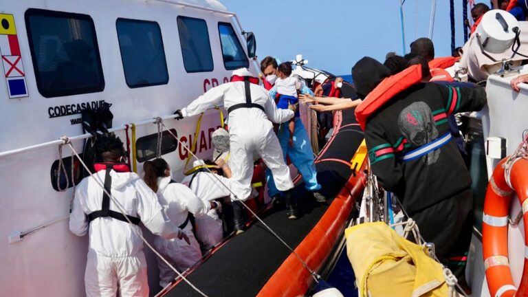 Üç küçük kız kardeş, Akdeniz’i geçmeye çalışan aşırı kalabalık botta hayatını kaybetti