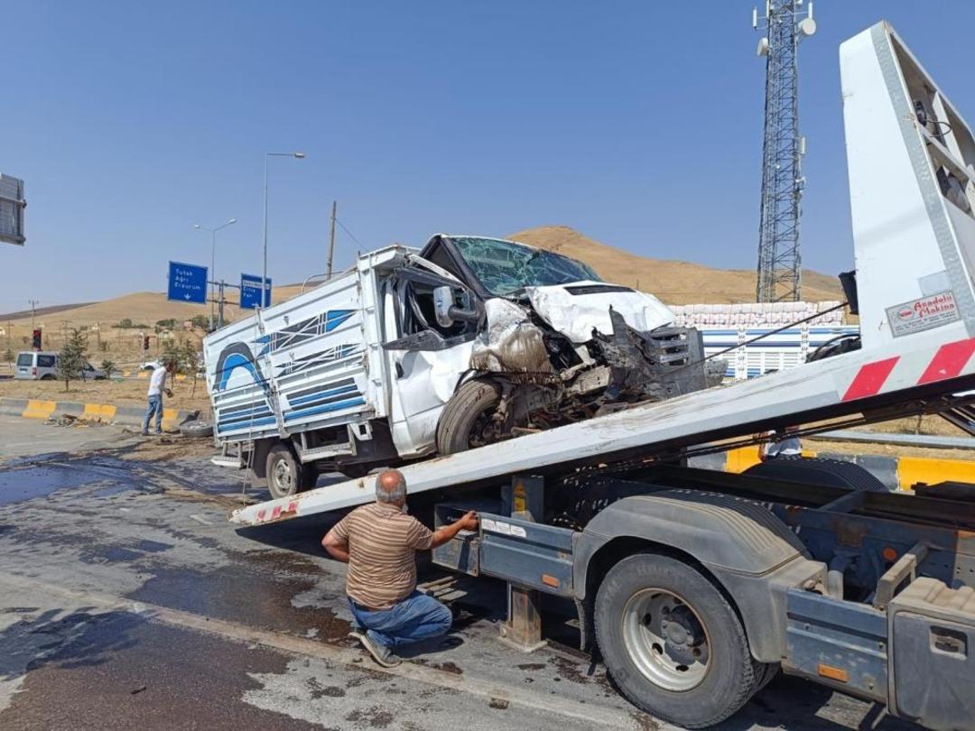 Kırmızı Işık'ın Amanli'de ihlali bir kazaya neden oldu: 8 Yaralı 2