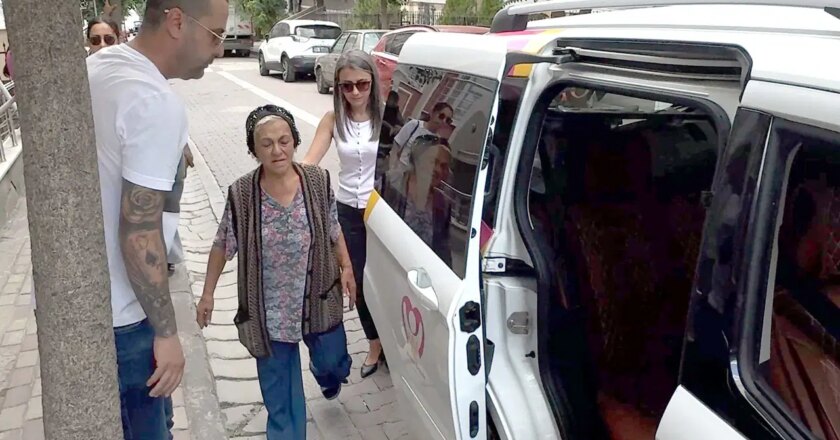 Avcılar’da ev sahibinin eşyalarını sokağa attığı 69 yaşındaki kadın, otele yerleştirildi – Son Dakika Türkiye Haberleri