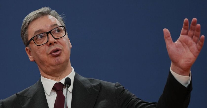 Sırbistan Cumhurbaşkanı parlamento binası önündeki saldırıyı kınadı