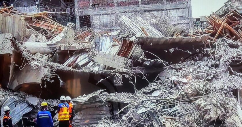 Endonezya’da okul binasının çökmesi sonucu hayatını kaybedenlerin sayısı 63’e çıktı