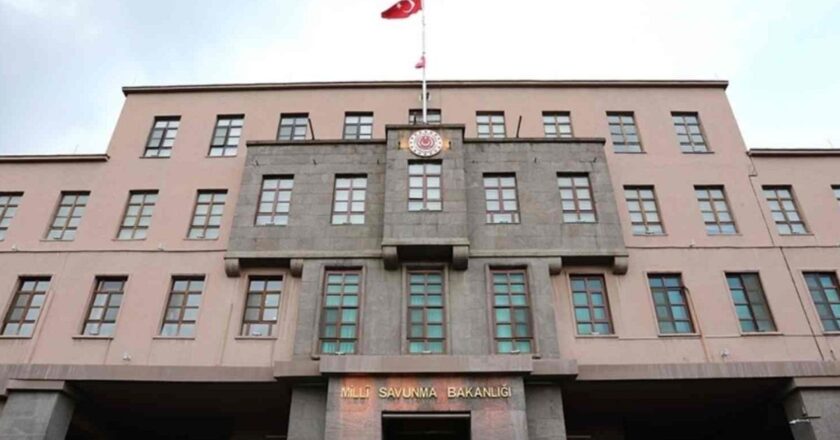 MSB doğruladı: Gürcistan’da düşen kargo uçağındaki 20 personel hayatını kaybetti