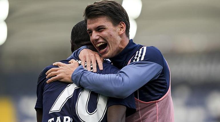 Sarıyer Vanspor'u 9 oyuncuyla yendi