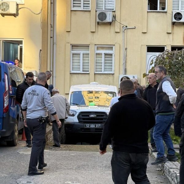 Rize’de serender devrildi: 2 kişi hayatını kaybetti, 1 kişi yaralandı