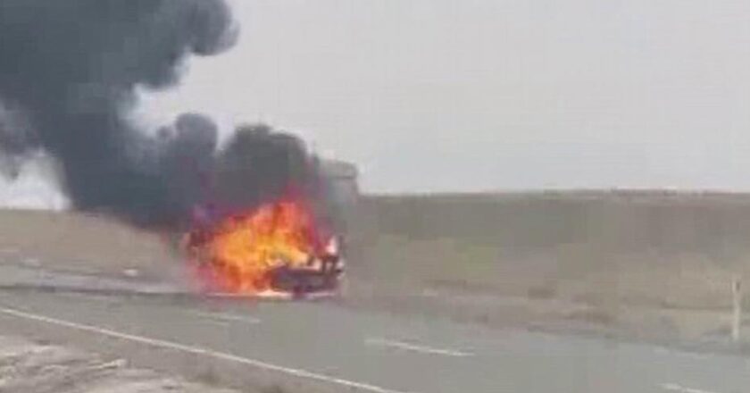 Diyarbakır’da hareket halindeki araçta yangın çıktı