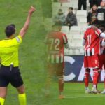 Sivasspor-Boluspor karşılaşmasında şaşırtan kırmızı kart! İzleyiciler ne olduğunu çözemedik.