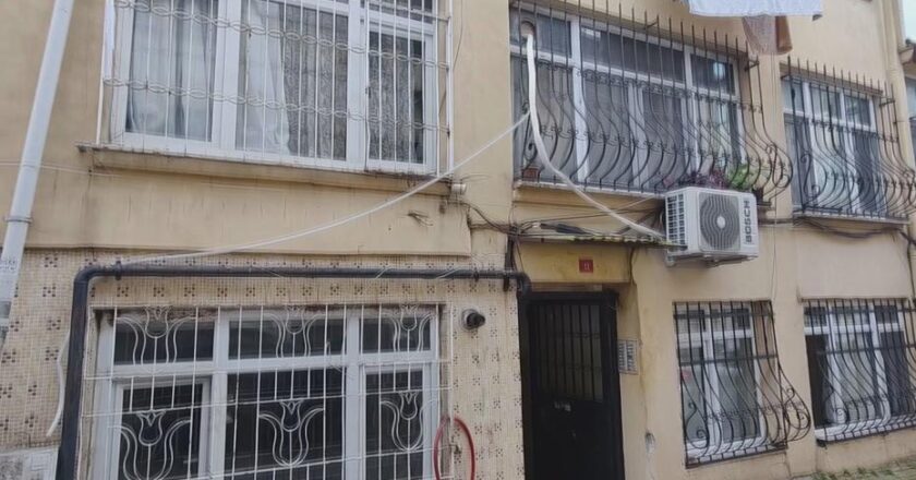 Fatih’te Dört Katlı Bina Zemininde Çökme Olayı!